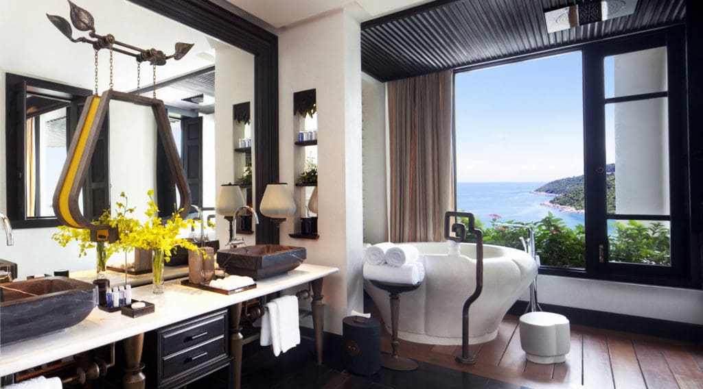 resort-classic-ocean-view-bathroom